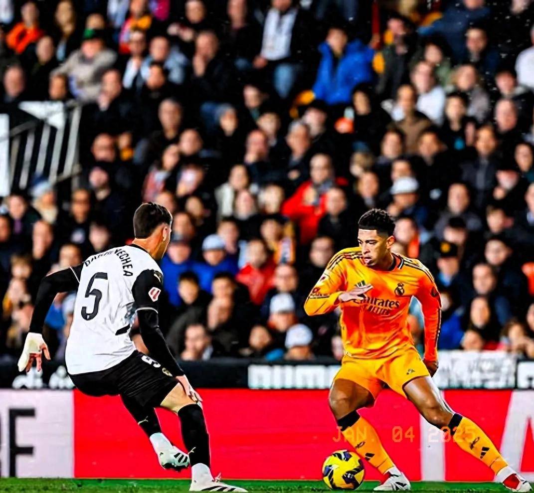 关于意甲关键时刻再迎强敌，皇家马德里回应争议，主帅态度：媒体盛赞，训练强度明显提升的信息