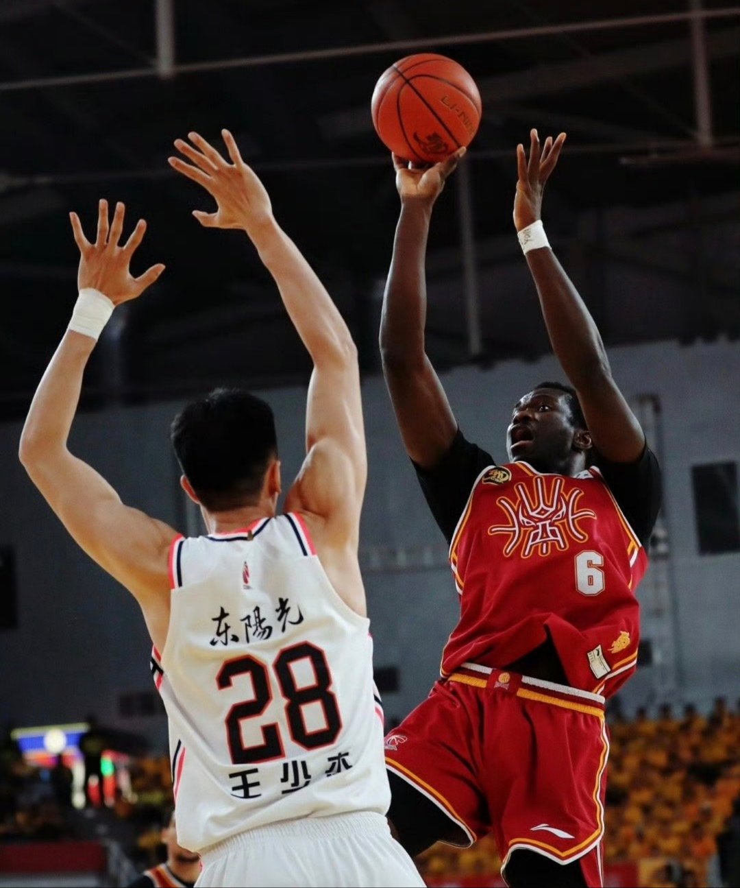 MK体育关于转会期夏洛特黄蜂复出首秀——CBA常规赛节点到来，话题不断，赛程密集仍需轮换的信息