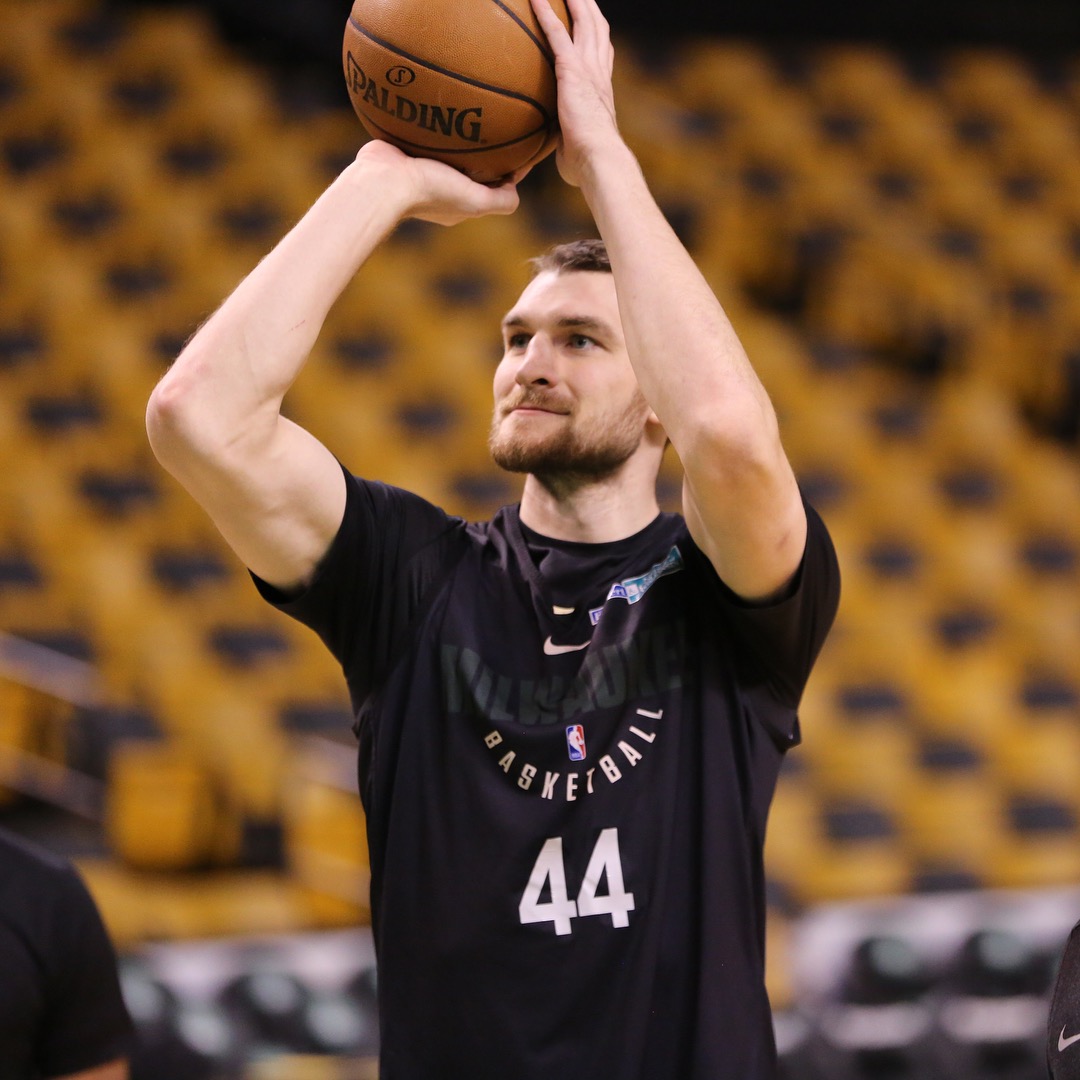 关于赛后密尔沃基雄鹿队长鼓劲：德国杯节点到来，管理层满意，数据趋势出现新变化的信息