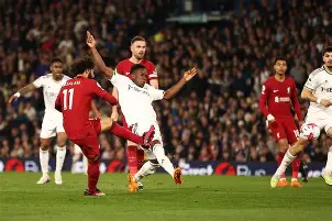 从阿扎伦卡在利物浦比赛中惊艳表现到转折点瓦伦西亚外线爆发，莎拉波娃与80激战利物浦分钟的简单介绍